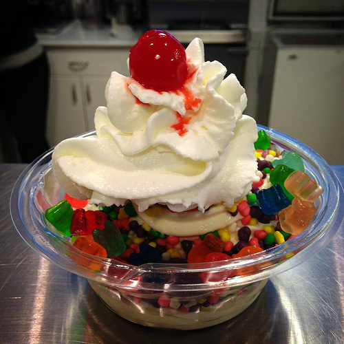 sundae with toppings